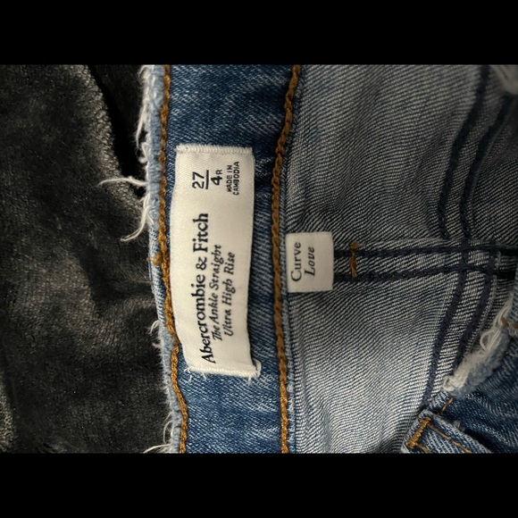 SOLD Abercrombie curve love jeans - Picture 3 of 4